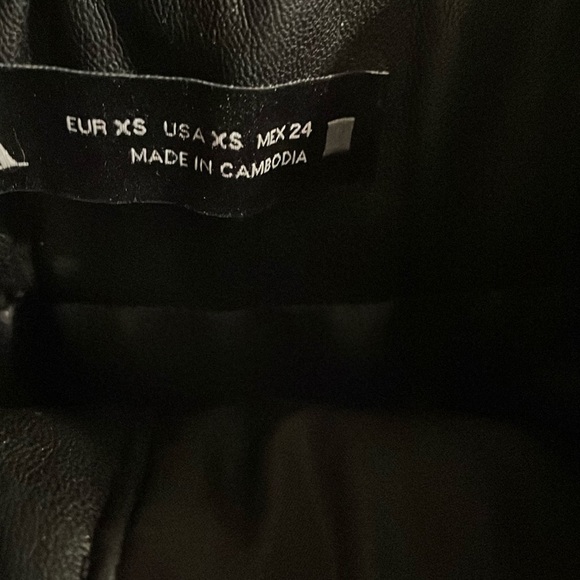 High waisted faux leather zara shorts - Picture 4 of 4